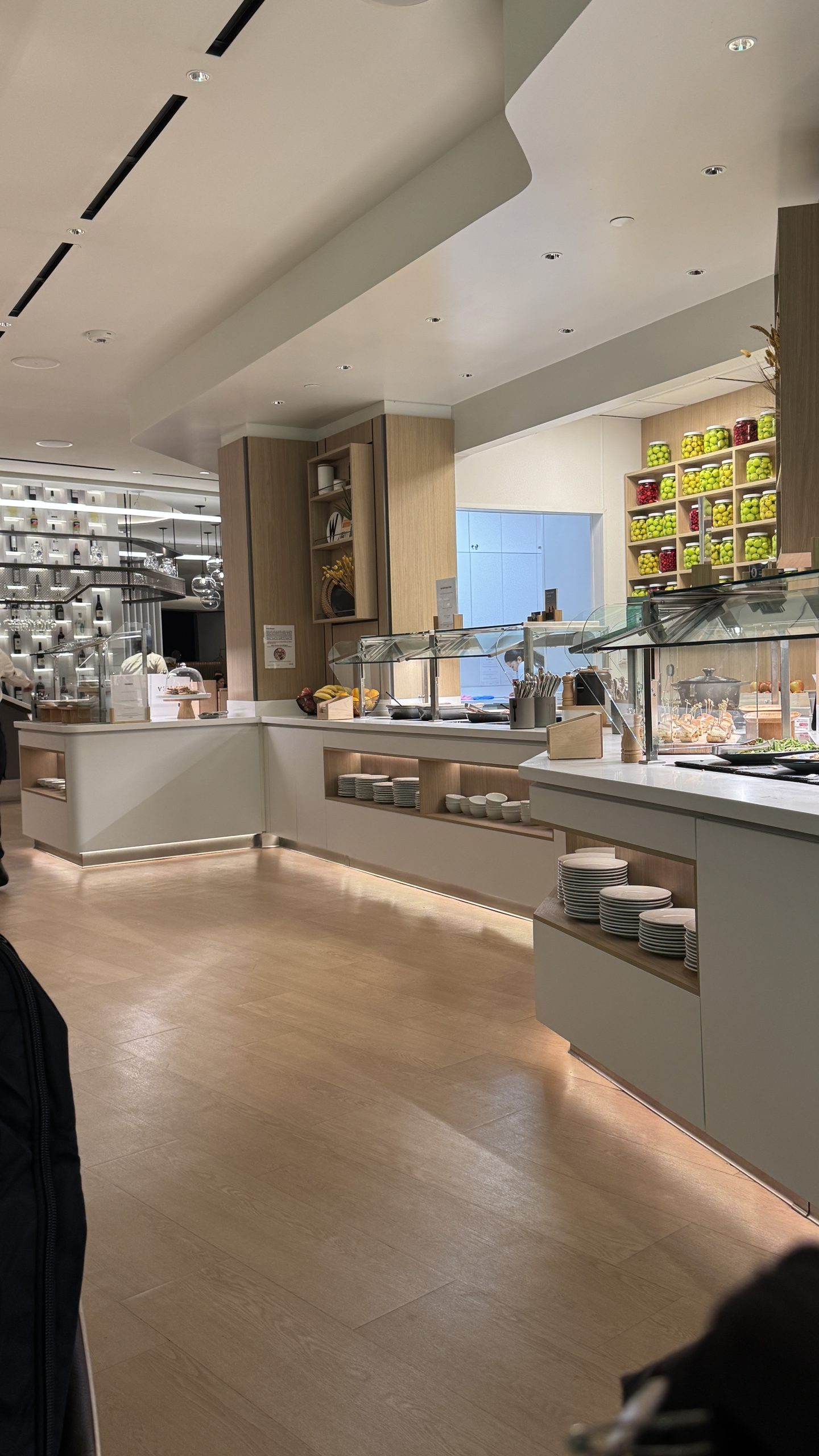 Lufthansa Lounge Newark Terminal B – seating area and layout